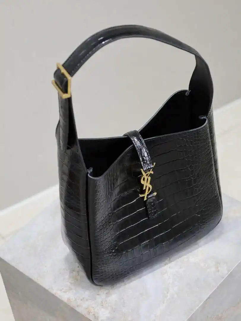 YSL 713938 LE 5 A 7 Supple Small In Grained Crocodile Leather Black