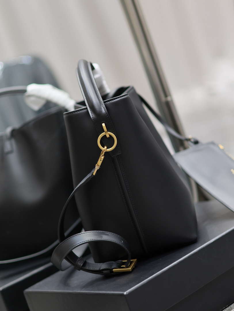 YSL 742828 Le 5 ¨¤ 7 Supple Small In Smooth Leather Black