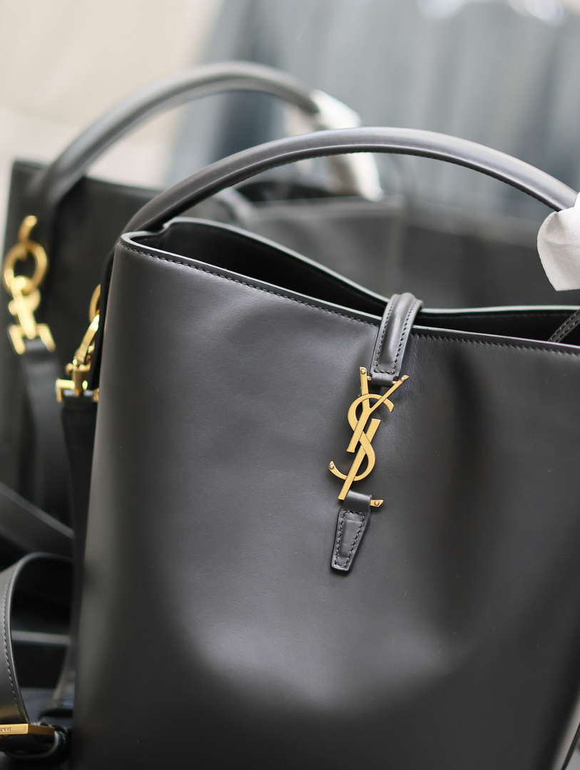 YSL 742828 Le 5 ¨¤ 7 Supple Small In Smooth Leather Black