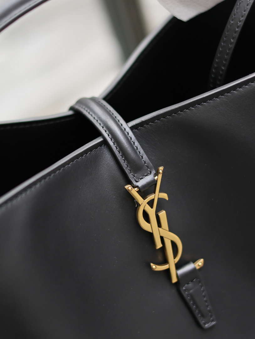 YSL 742828 Le 5 ¨¤ 7 Supple Small In Smooth Leather Black
