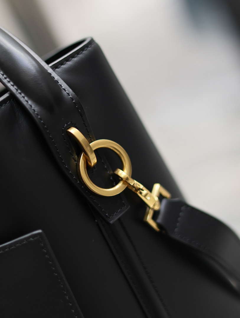 YSL 742828 Le 5 ¨¤ 7 Supple Small In Smooth Leather Black