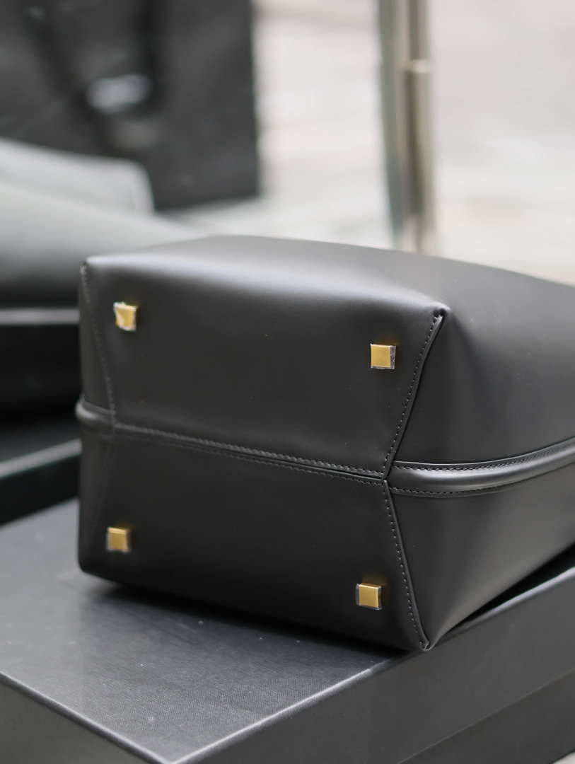 YSL 742828 Le 5 ¨¤ 7 Supple Small In Smooth Leather Black