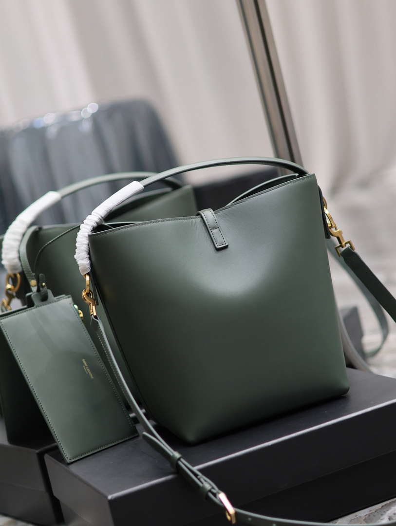 YSL 742828 Le 5 ¨¤ 7 Supple Small In Smooth Leather Green