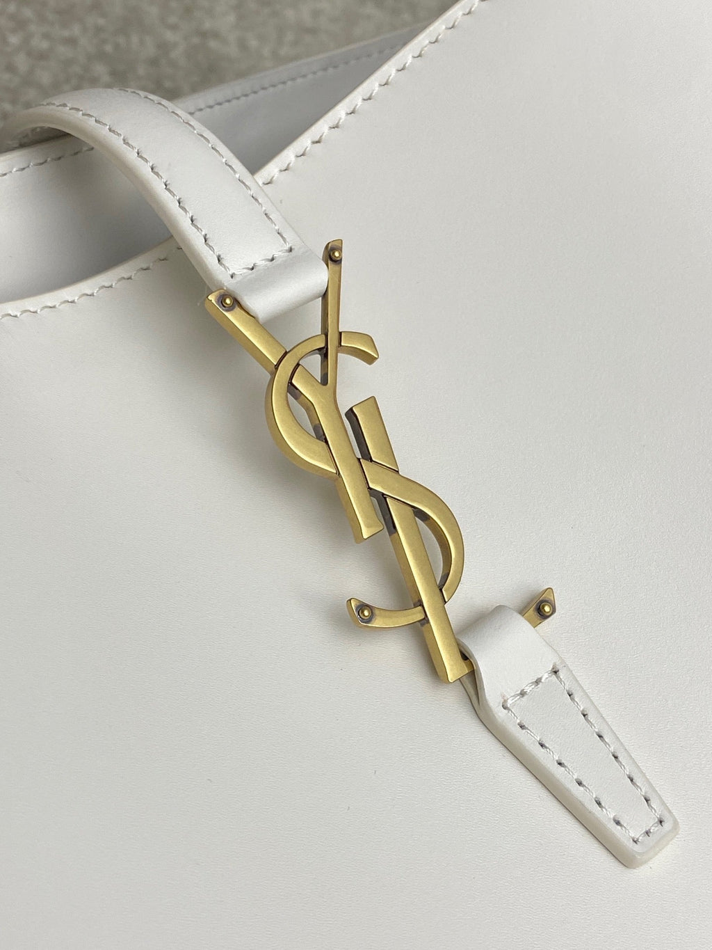 YSL 742828 Le 37 In Vegetable-Tanned Leather White