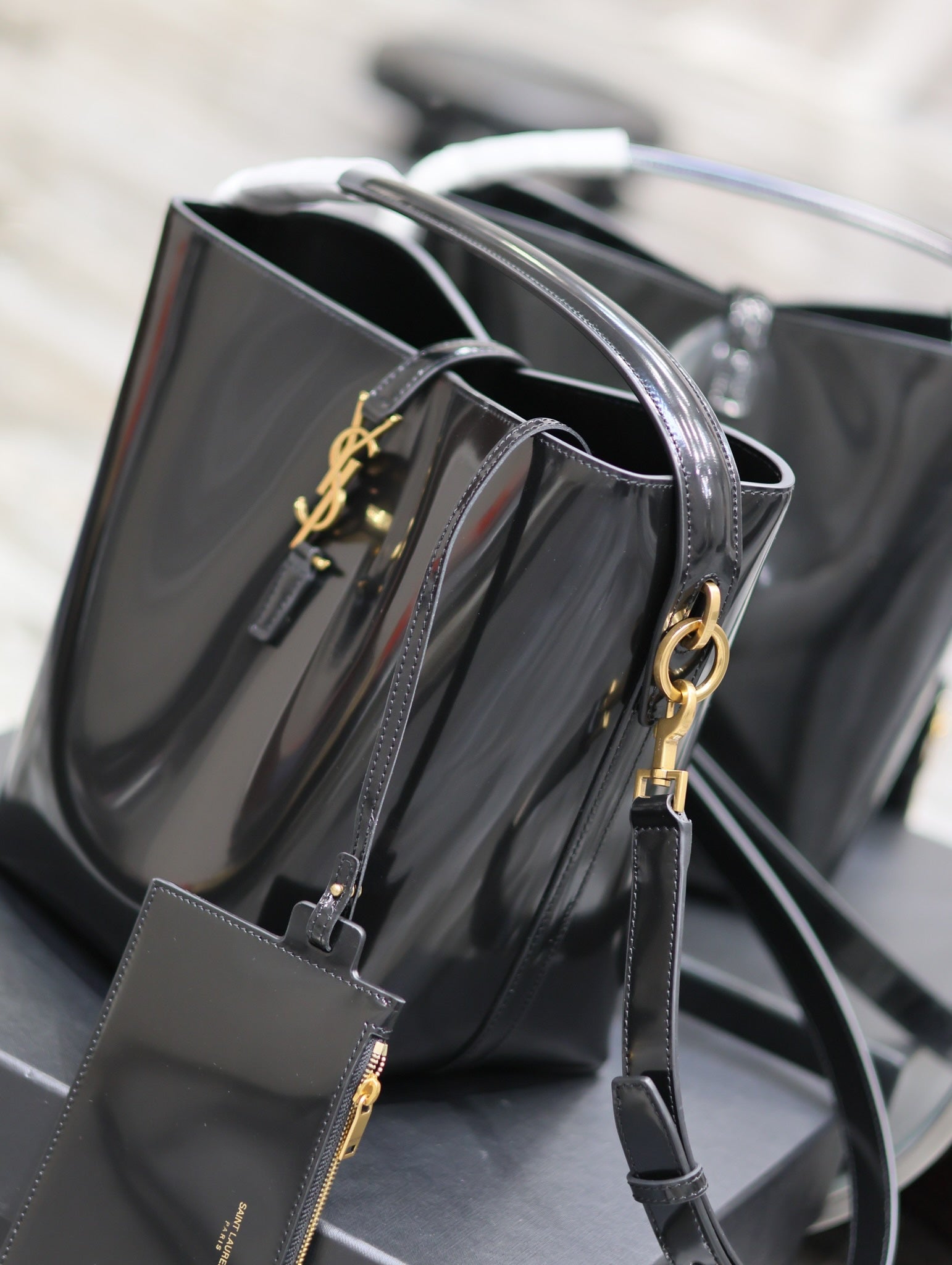 YSL 742828 Le 37 In Vegetable-Tanned Patent Leather Black - Default Title - View 4