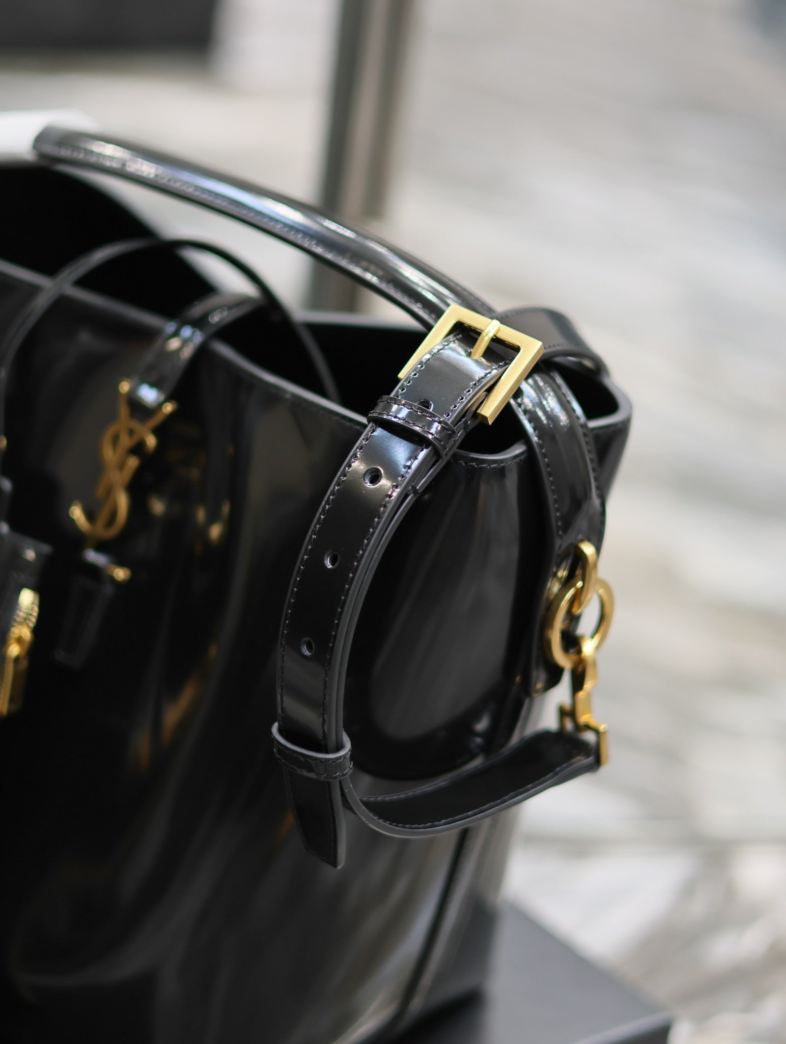 YSL 742828 Le 37 In Vegetable-Tanned Patent Leather Black - Default Title - View 5