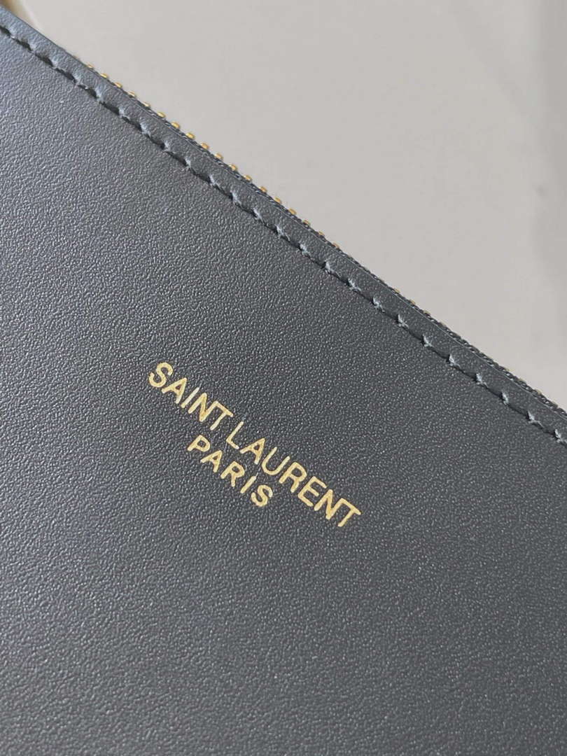 YSL 7428282 Le 37 Bucket In Shiny Leather Black