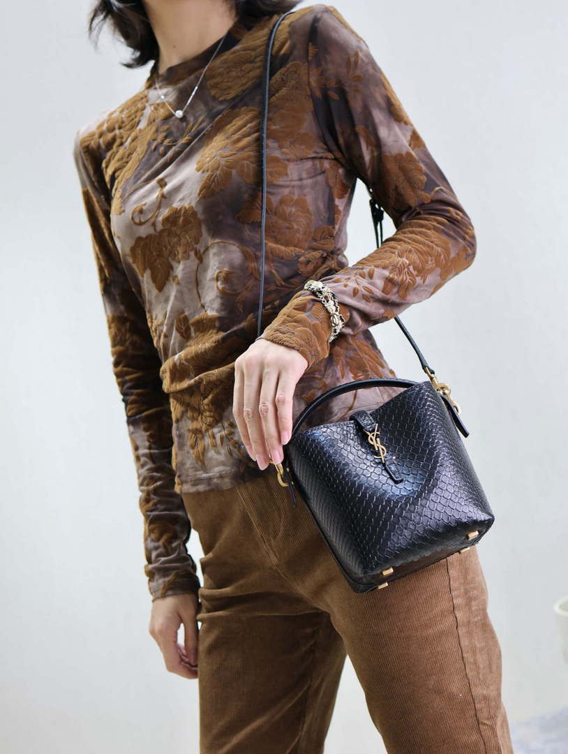 YSL 749036 LE 37 small in alligator Black snake print - Default Title - View 1