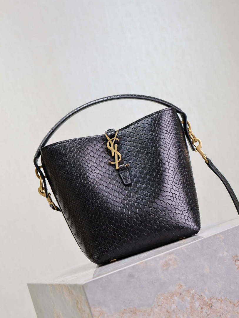 YSL 749036 LE 37 small in alligator Black snake print