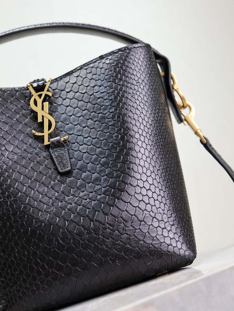 YSL 749036 LE 37 small in alligator Black snake print