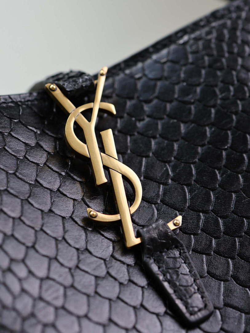 YSL 749036 LE 37 small in alligator Black snake print