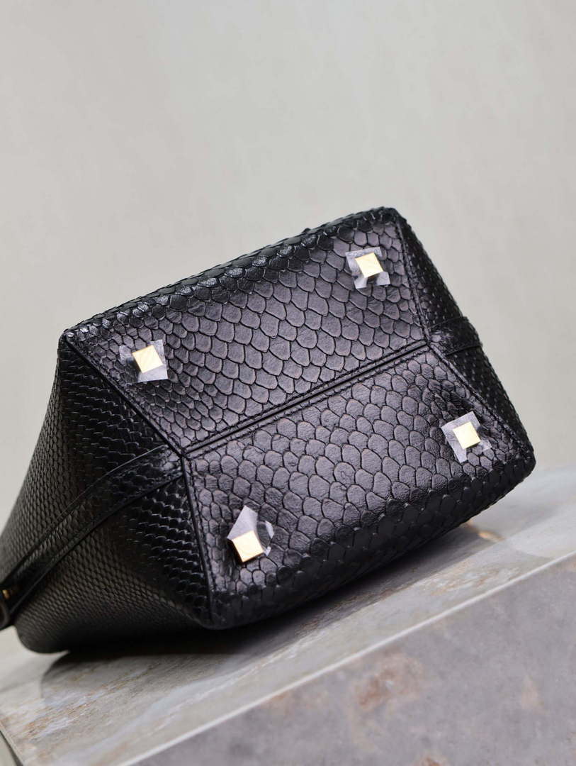 YSL 749036 LE 37 small in alligator Black snake print