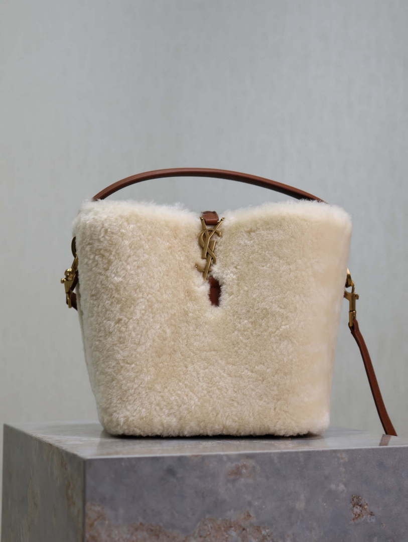 YSL 749036 LE 37 small in in Lambswool leather Beige