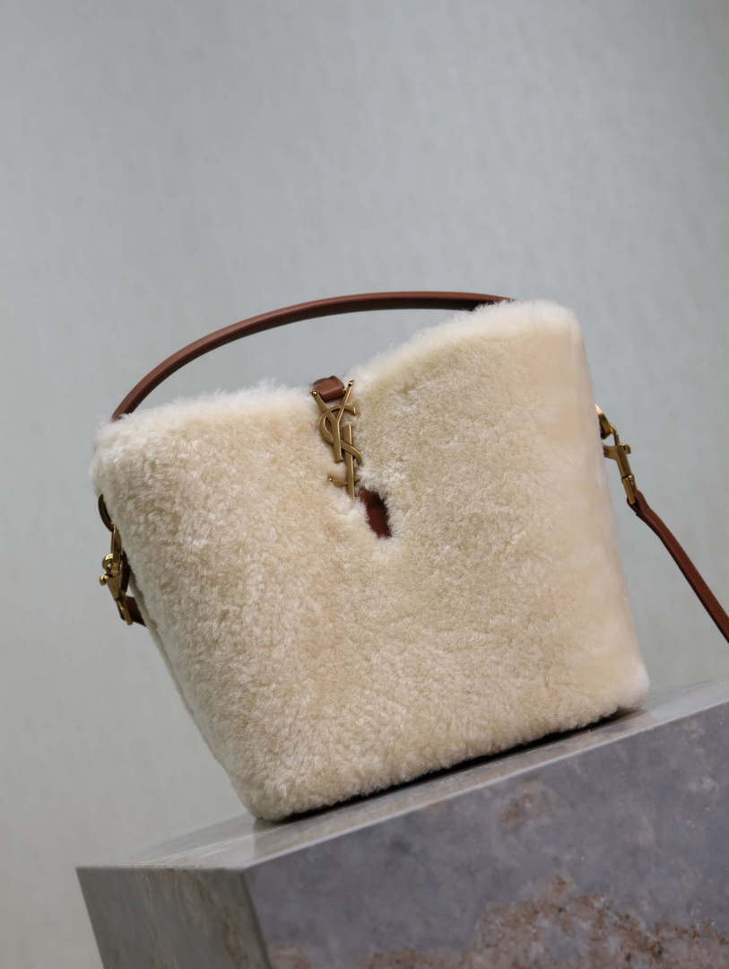 YSL 749036 LE 37 small in in Lambswool leather Beige
