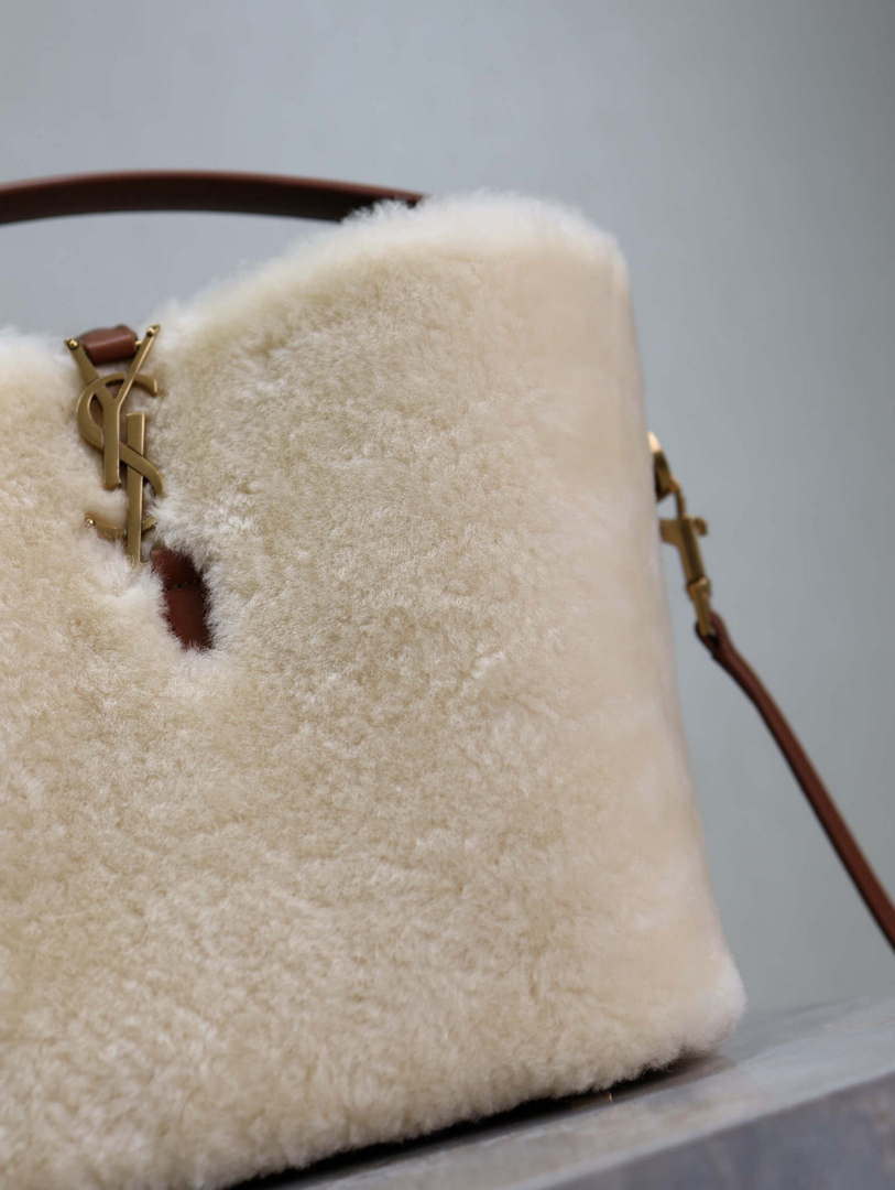 YSL 749036 LE 37 small in in Lambswool leather Beige