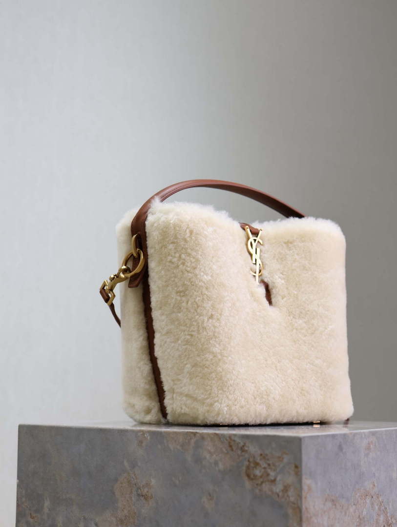 YSL 749036 LE 37 small in in Lambswool leather Beige