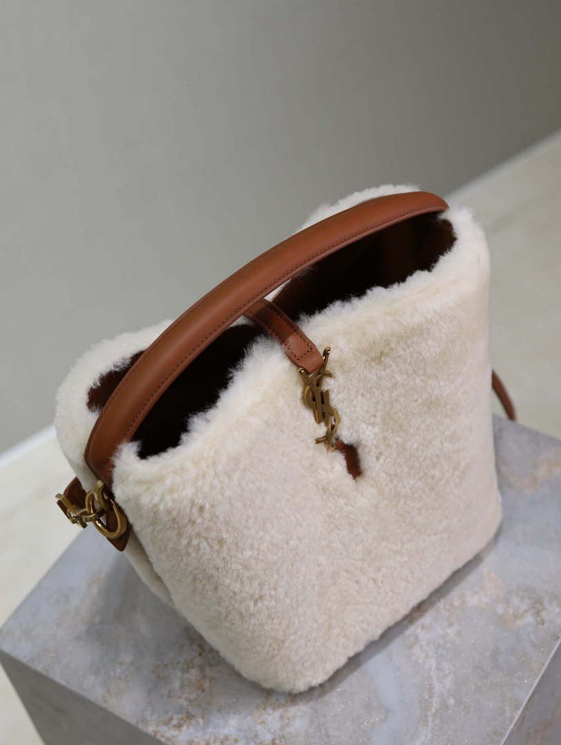 YSL 749036 LE 37 small in in Lambswool leather Beige