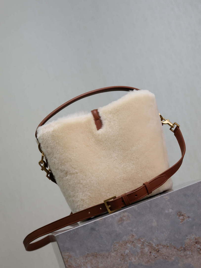 YSL 749036 LE 37 small in in Lambswool leather Beige