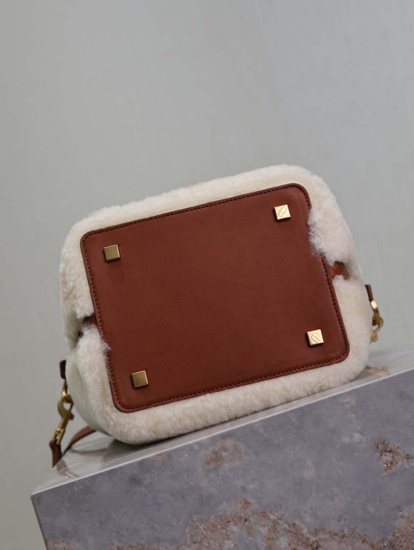 YSL 749036 LE 37 small in in Lambswool leather Beige