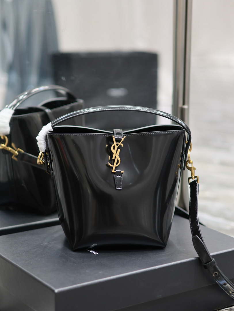 YSL 749036 LE 37 small in in Patent leather Black