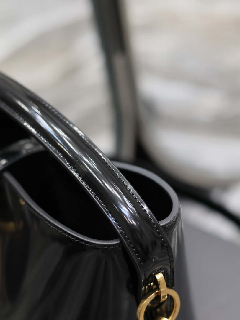 YSL 749036 LE 37 small in in Patent leather Black
