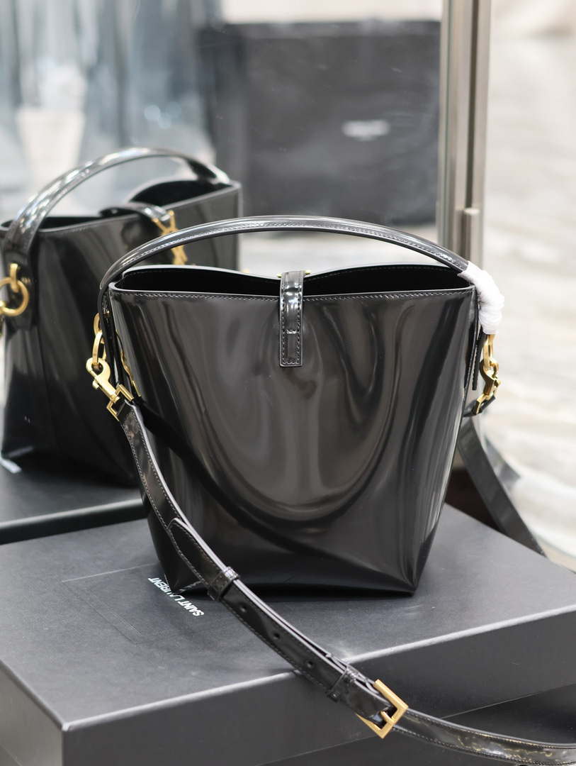 YSL 749036 LE 37 small in in Patent leather Black