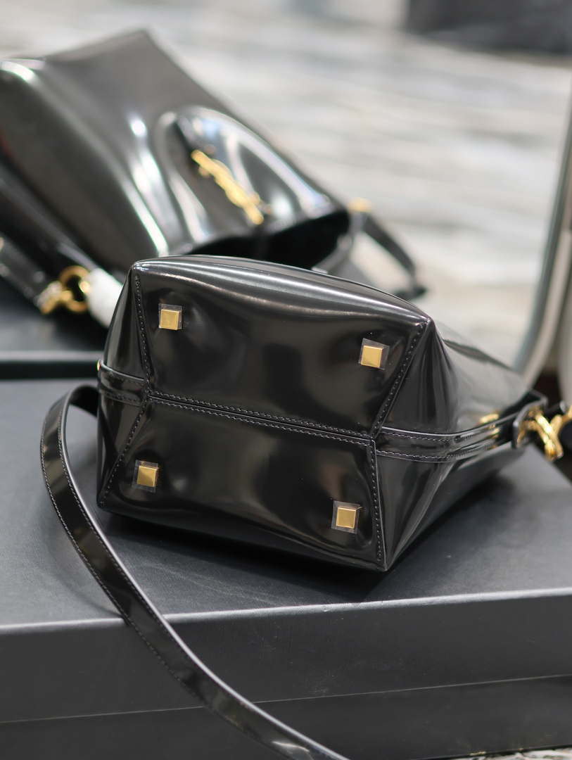 YSL 749036 LE 37 small in in Patent leather Black