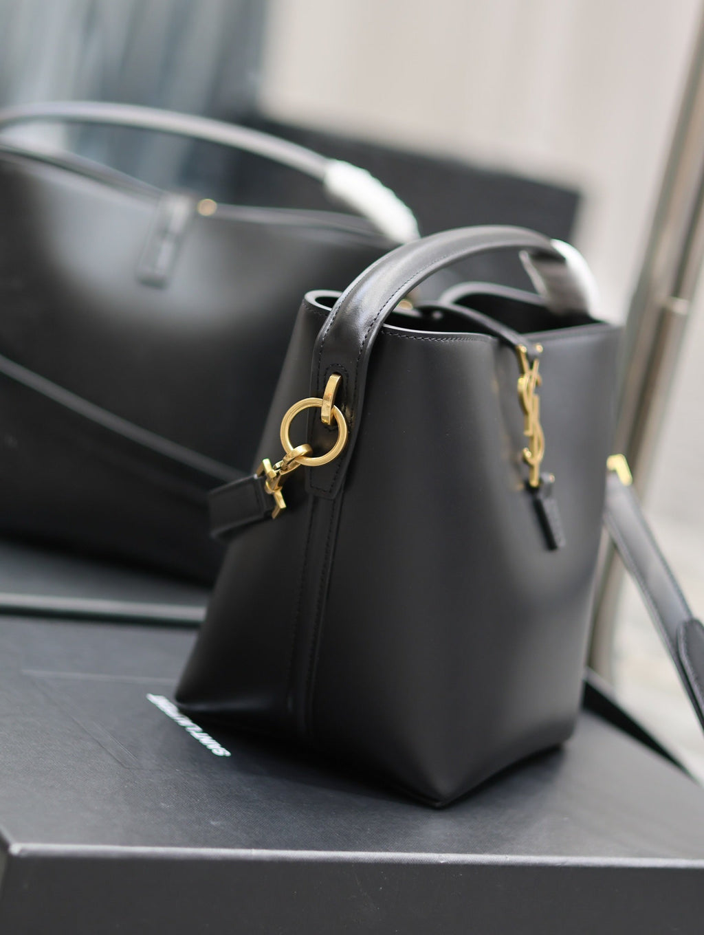 YSL 749036 LE 37 small in in shiny leather Black