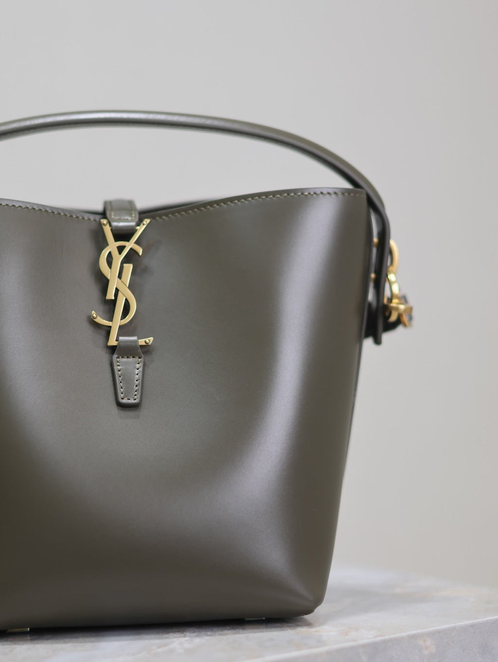 YSL 749036 LE 37 small in in shiny leather Dark green