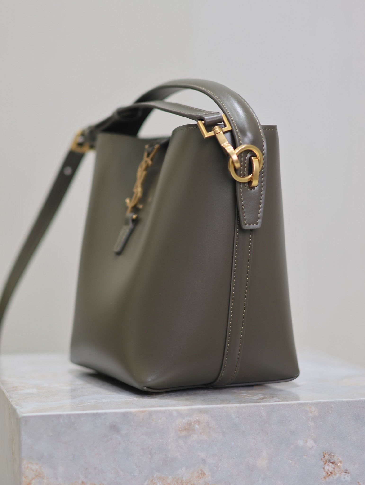 YSL 749036 LE 37 small in in shiny leather Dark green