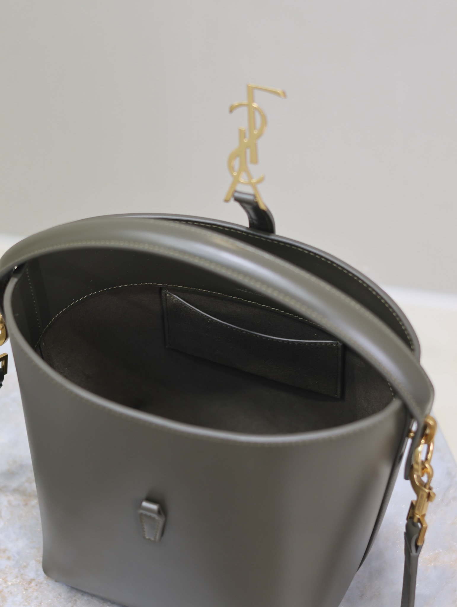 YSL 749036 LE 37 small in in shiny leather Dark green
