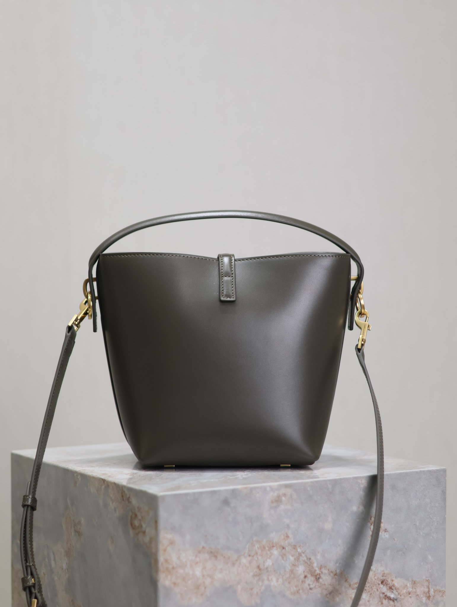 YSL 749036 LE 37 small in in shiny leather Dark green