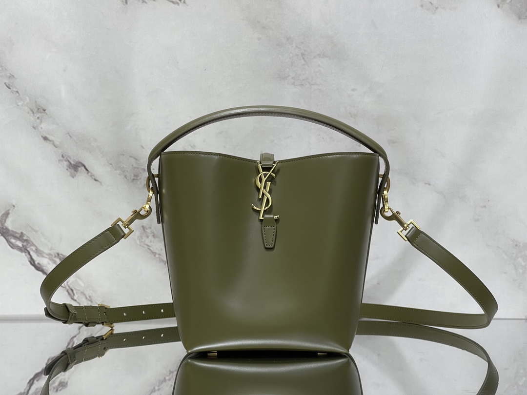 YSL 749036 LE 37 small in in shiny leather green