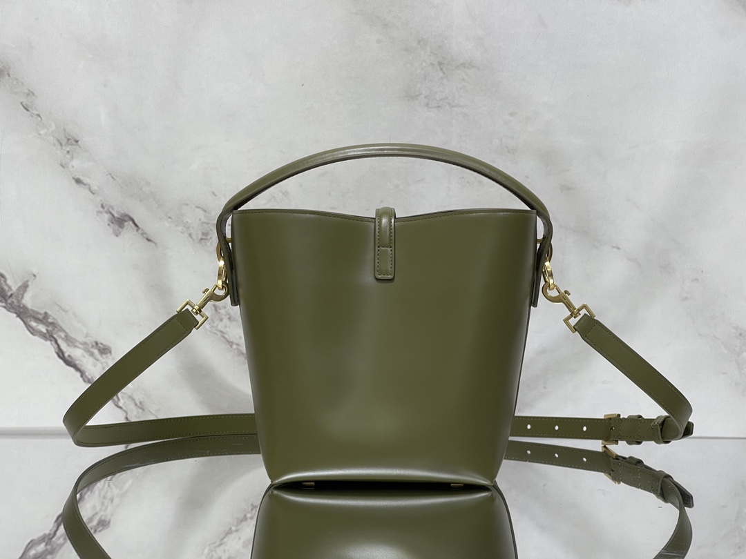 YSL 749036 LE 37 small in in shiny leather green