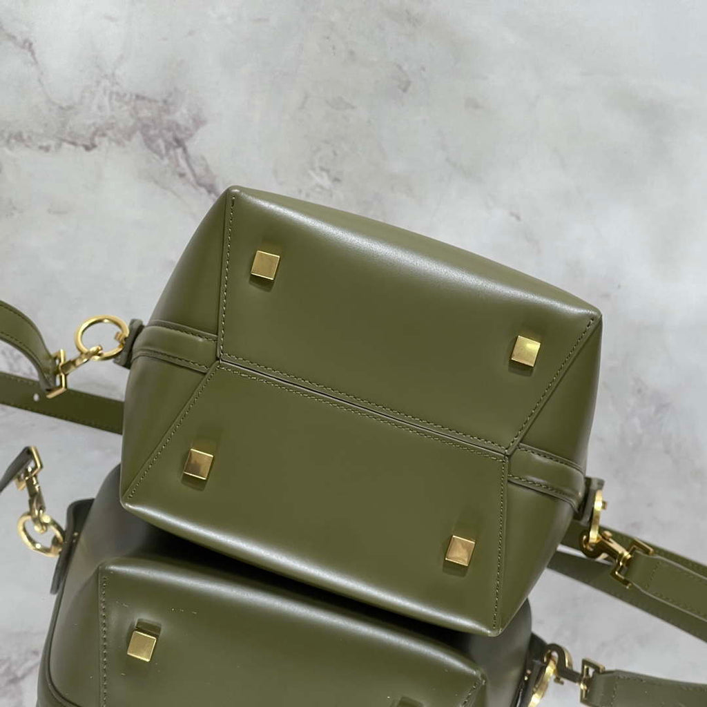YSL 749036 LE 37 small in in shiny leather green