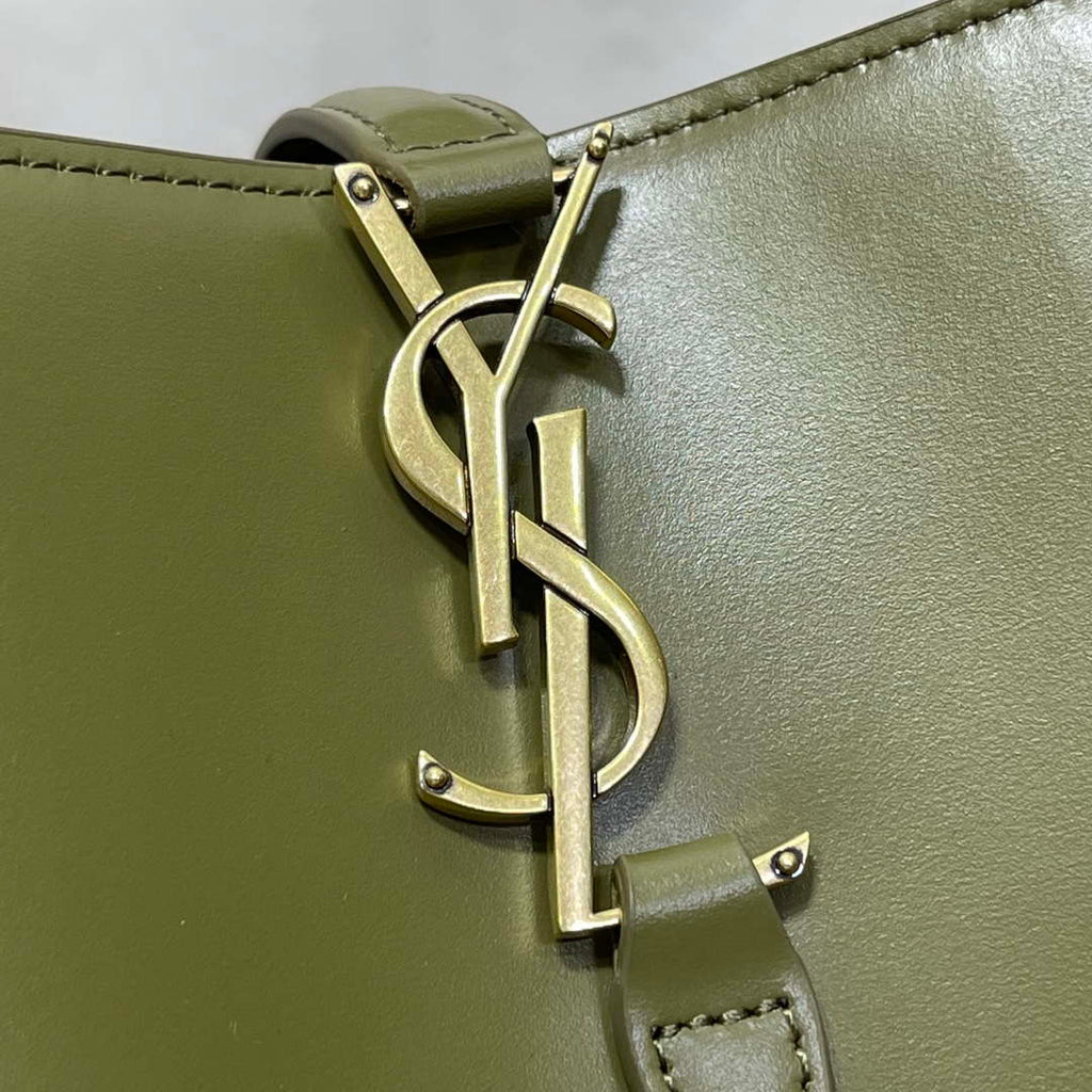 YSL 749036 LE 37 small in in shiny leather green