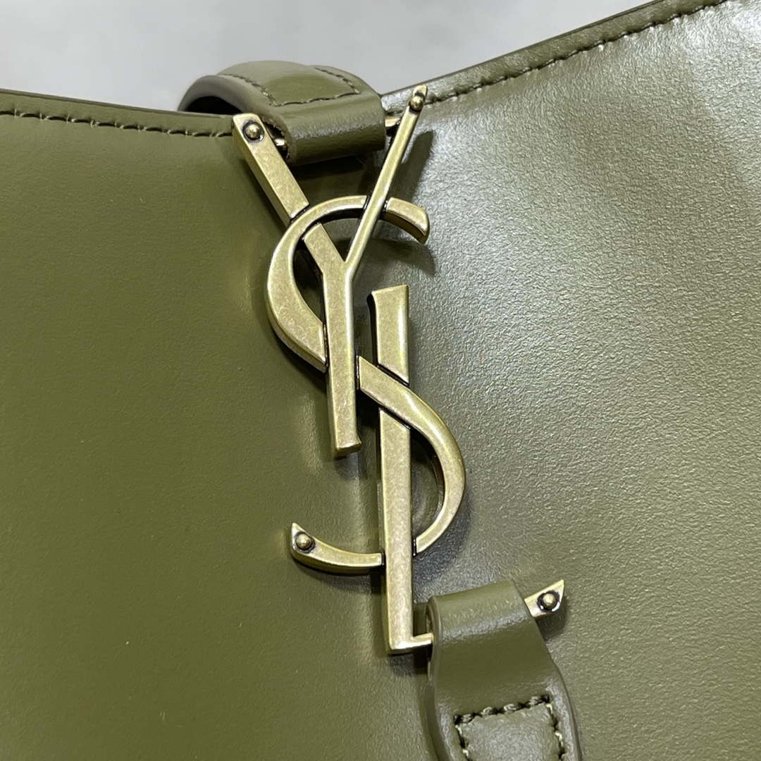 YSL 749036 LE 37 small in in shiny leather green
