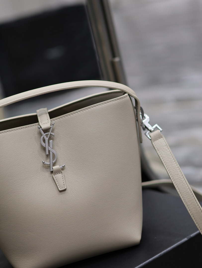 YSL 749036 LE 37 small in in shiny leather Grey