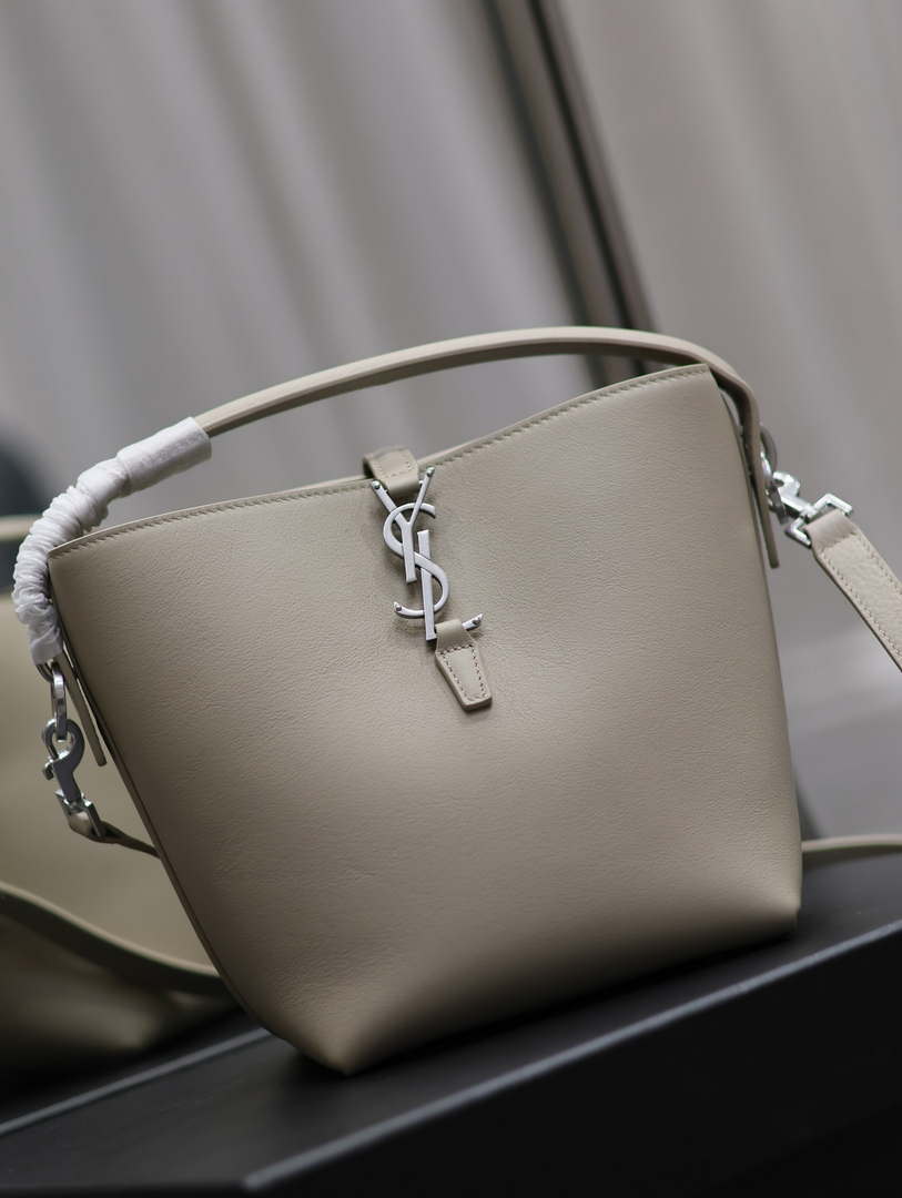 YSL 749036 LE 37 small in in shiny leather Grey
