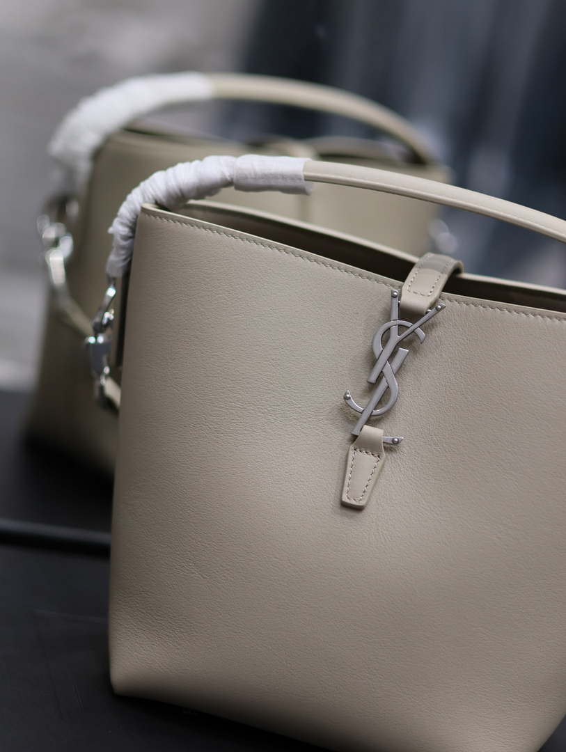 YSL 749036 LE 37 small in in shiny leather Grey