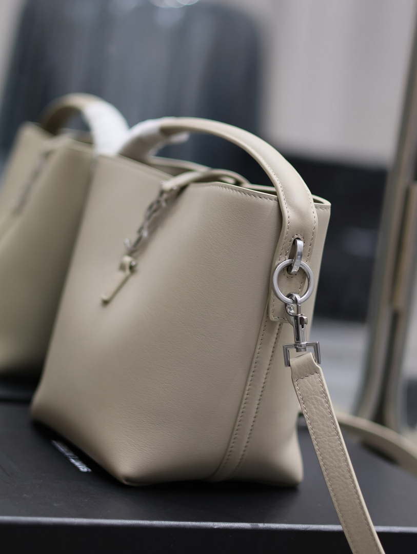 YSL 749036 LE 37 small in in shiny leather Grey
