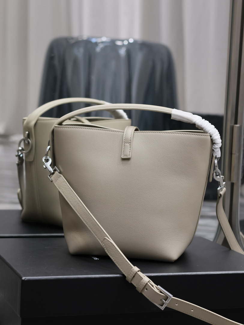 YSL 749036 LE 37 small in in shiny leather Grey