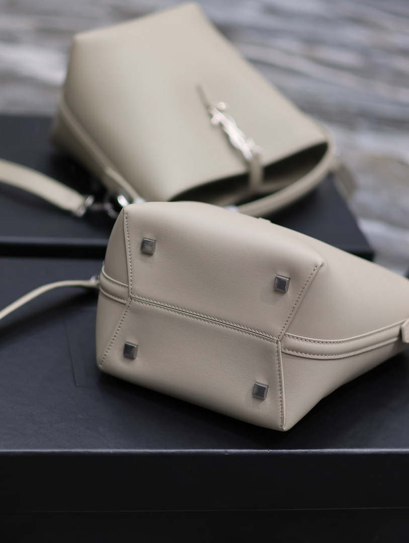 YSL 749036 LE 37 small in in shiny leather Grey
