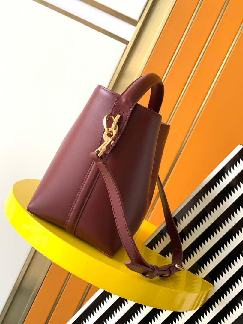 YSL 749036 LE 37 small in in shiny leather Red