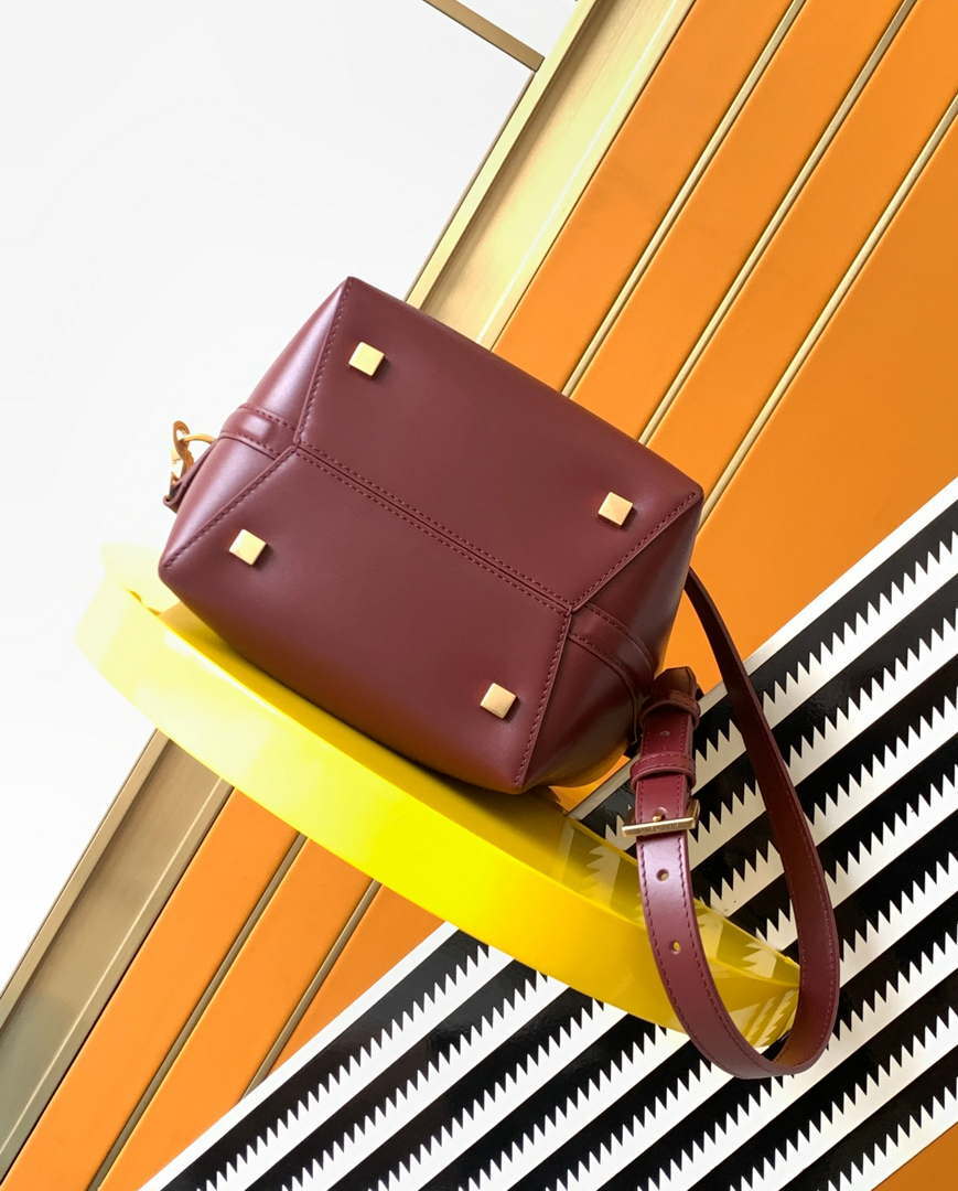 YSL 749036 LE 37 small in in shiny leather Red