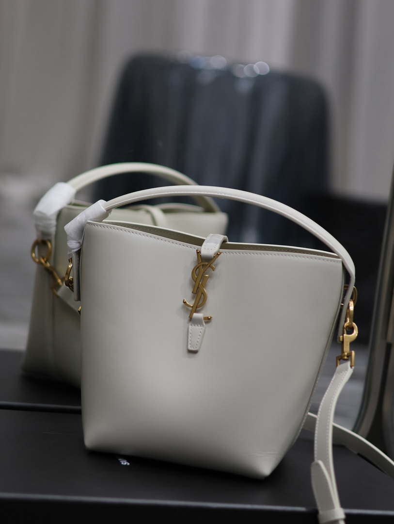 YSL 749036 LE 37 small in in shiny leather White