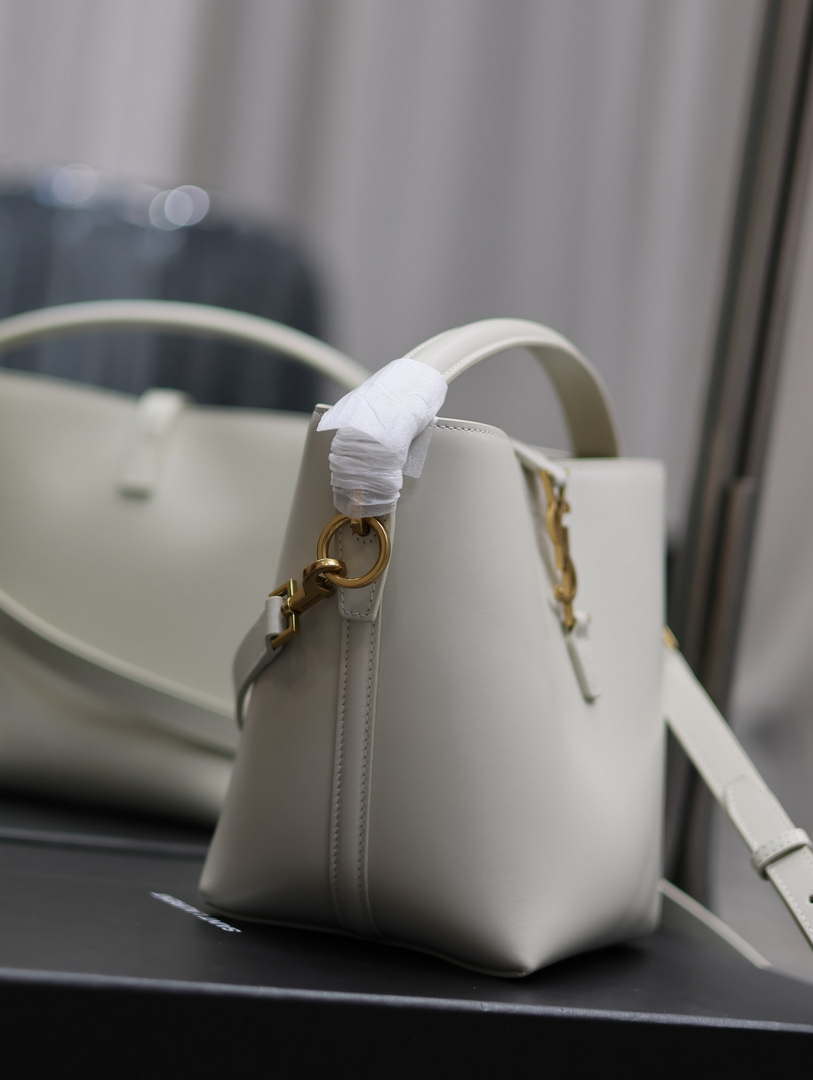 YSL 749036 LE 37 small in in shiny leather White