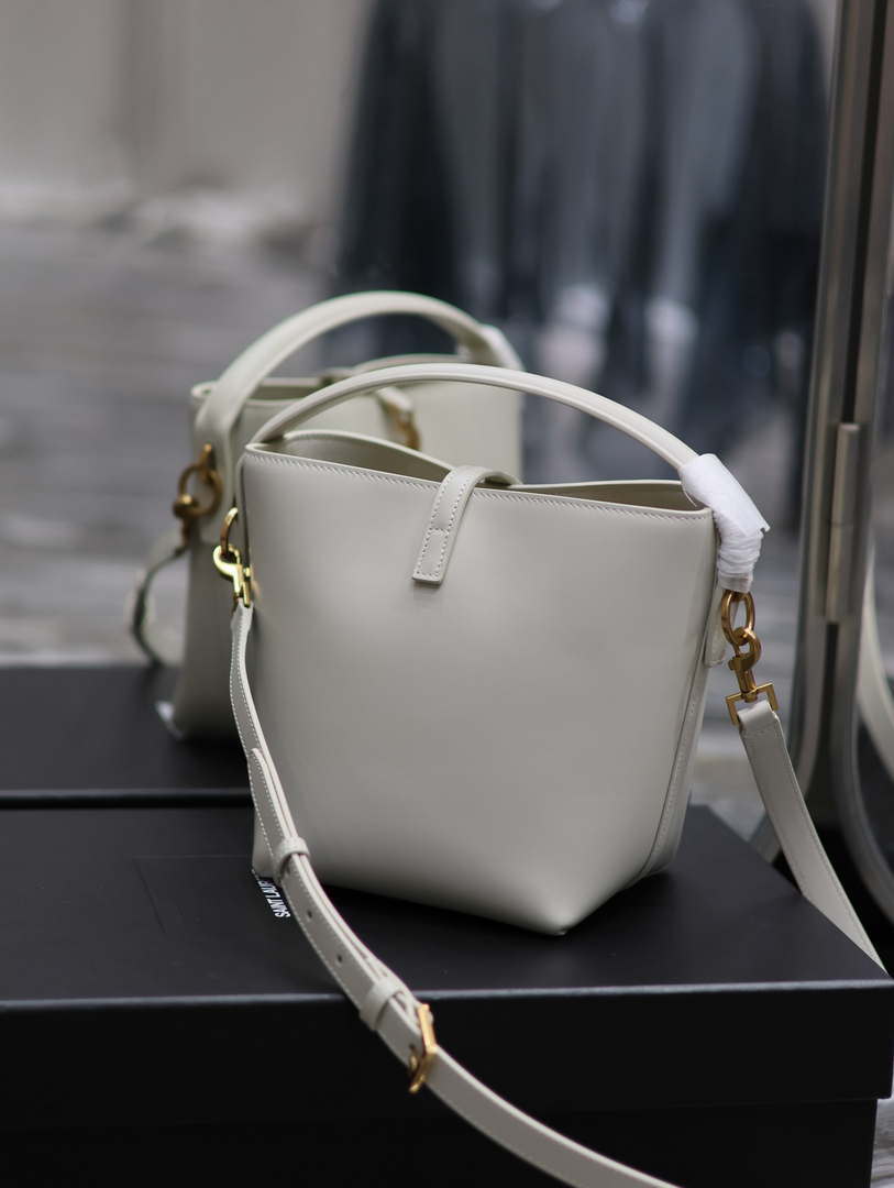 YSL 749036 LE 37 small in in shiny leather White