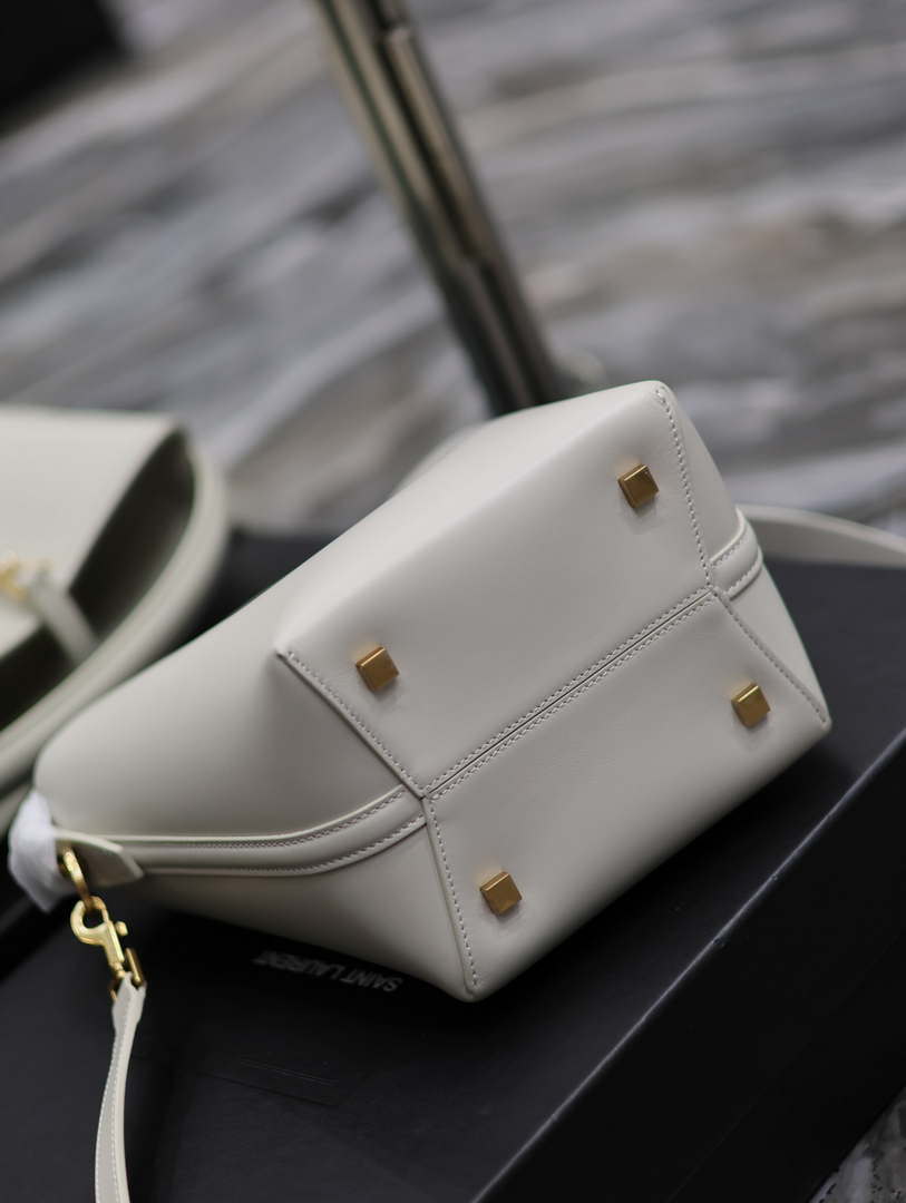 YSL 749036 LE 37 small in in shiny leather White