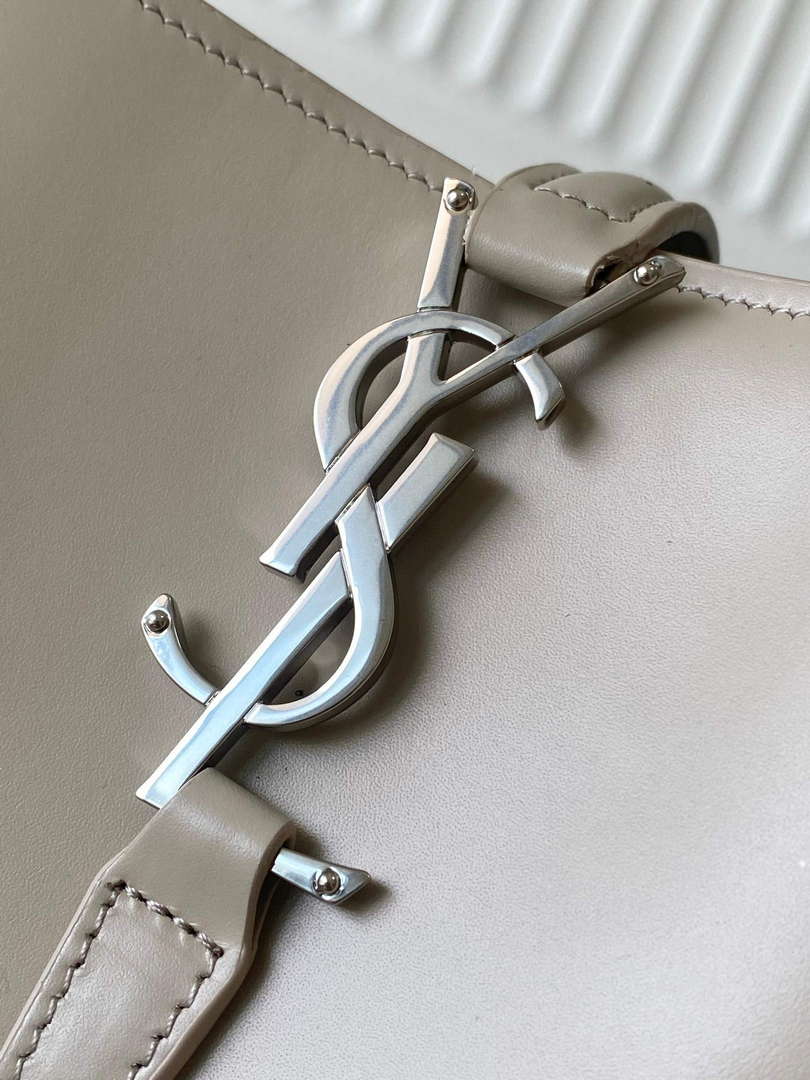 YSL 7490362 Le 37 Small In Shiny Leather Apricot